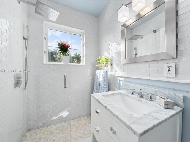 Продажа дома по адресу 4500 Sheridan Ave - фото 7467893