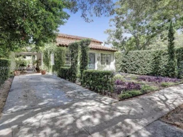 Продажа дома по адресу 1107 Alhambra Cir - фото 7471509