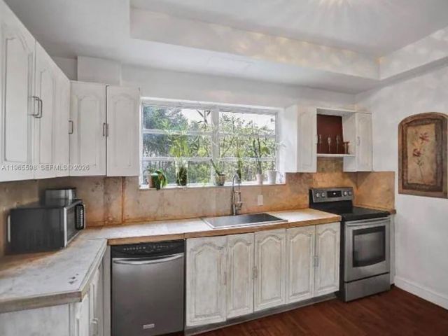 Продажа дома по адресу 1107 Alhambra Cir - фото 7471510