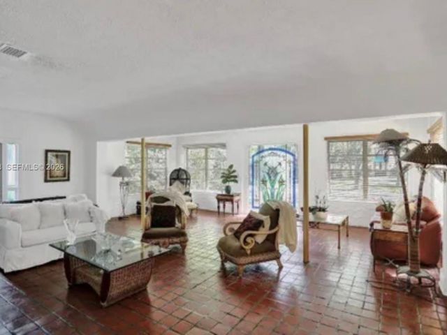 Продажа дома по адресу 1107 Alhambra Cir - фото 7471511