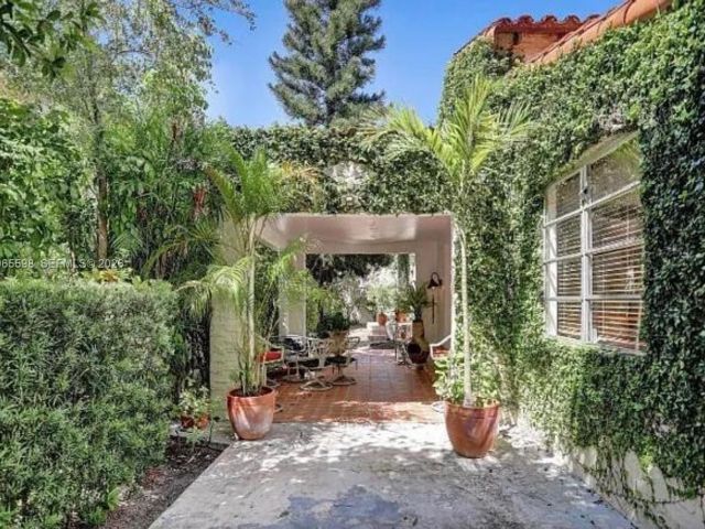 Продажа дома по адресу 1107 Alhambra Cir - фото 7471512