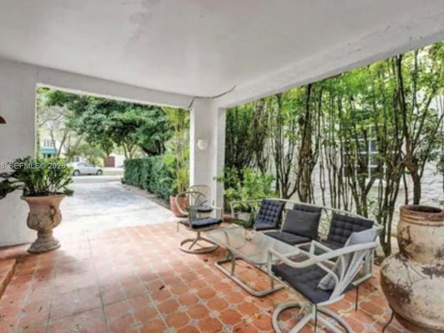 Продажа дома по адресу 1107 Alhambra Cir - фото 7471515