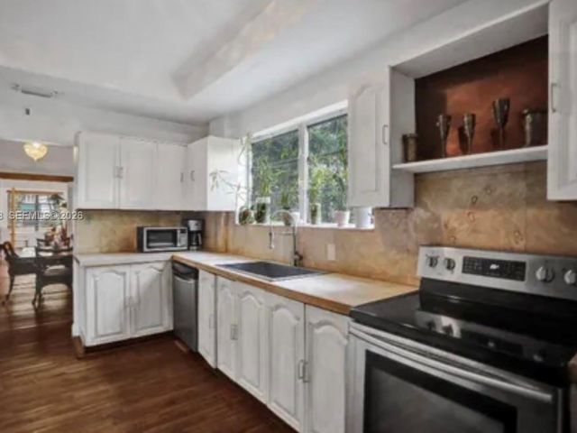 Продажа дома по адресу 1107 Alhambra Cir - фото 7471518