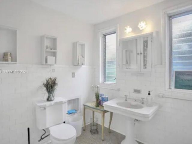 Продажа дома по адресу 1107 Alhambra Cir - фото 7471522