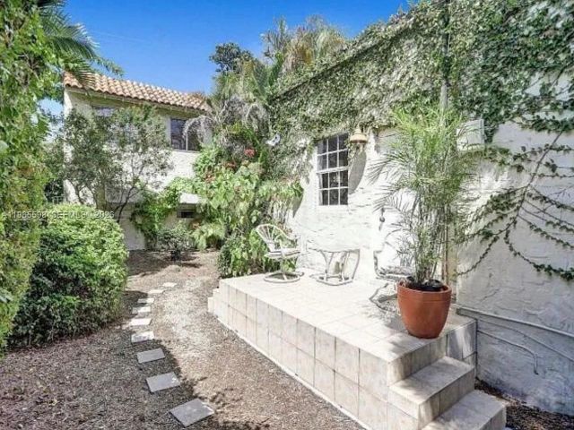 Продажа дома по адресу 1107 Alhambra Cir - фото 7471524