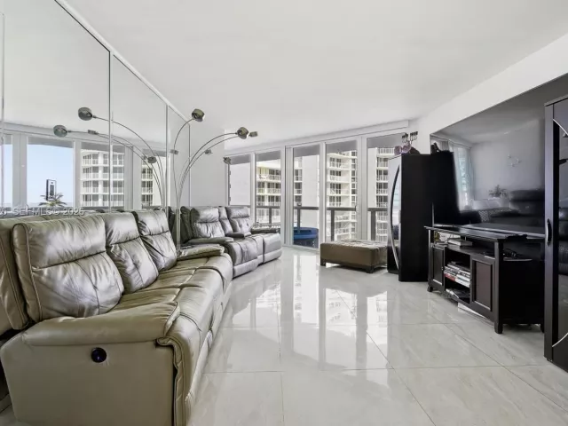 Продажа квартиры #714 - фото 7492312