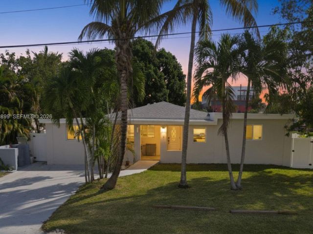 Продажа дома по адресу 2001 N 22nd Ave - фото 7506855