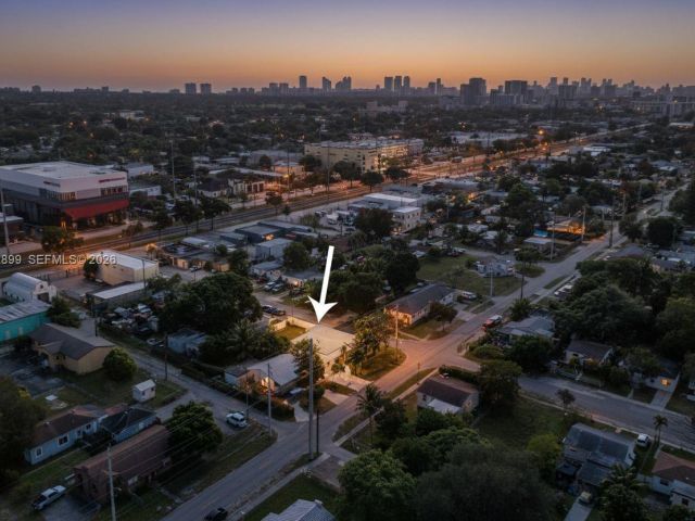 Продажа дома по адресу 2001 N 22nd Ave - фото 7506856