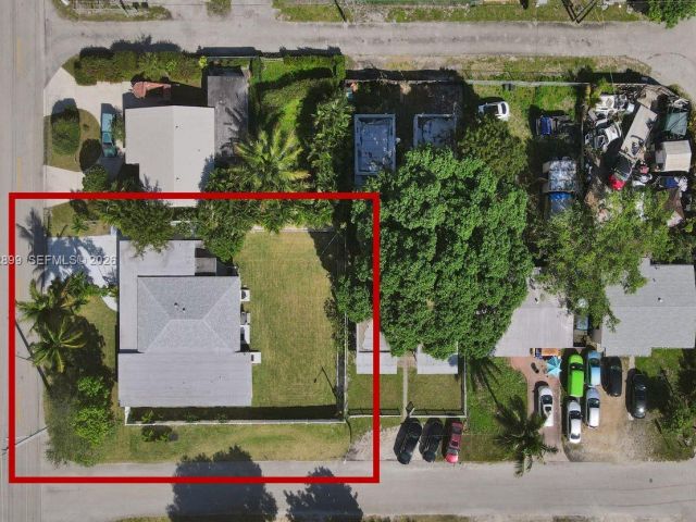 Продажа дома по адресу 2001 N 22nd Ave - фото 7506857