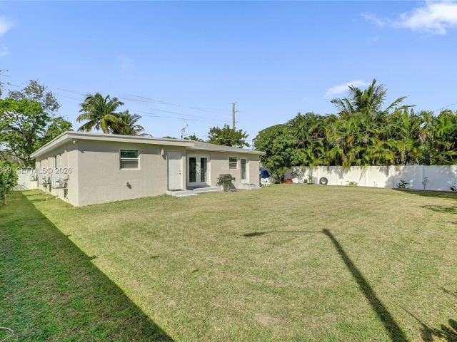 Продажа дома по адресу 2001 N 22nd Ave - фото 7506859