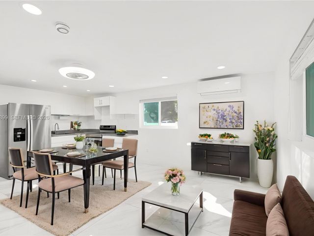 Продажа дома по адресу 2001 N 22nd Ave - фото 7506861