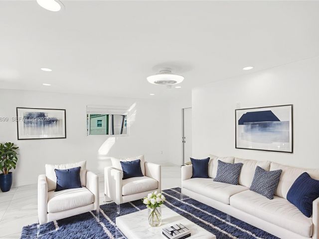 Продажа дома по адресу 2001 N 22nd Ave - фото 7506862