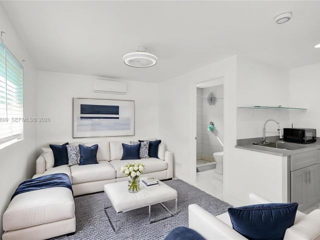 Продажа дома по адресу 2001 N 22nd Ave - фото 7506863