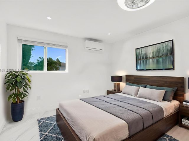 Продажа дома по адресу 2001 N 22nd Ave - фото 7506868