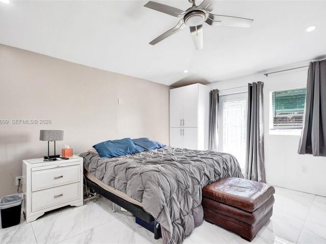 Продажа дома по адресу 2001 N 22nd Ave - фото 7506871