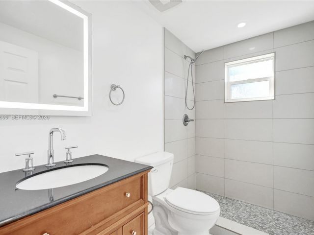 Продажа дома по адресу 2001 N 22nd Ave - фото 7506874