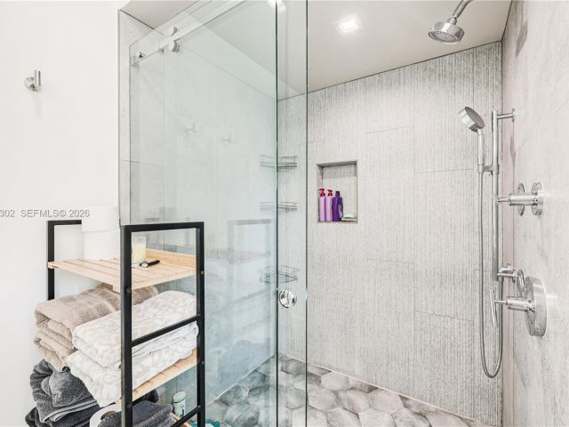 Дом в аренду по адресу 640 Fernwood Rd - фото 7439398