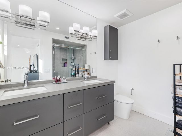 Дом в аренду по адресу 640 Fernwood Rd - фото 7439399