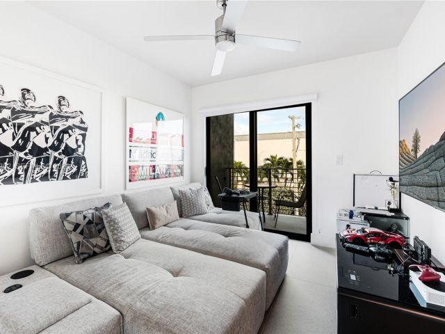 Дом в аренду по адресу 640 Fernwood Rd - фото 7439404