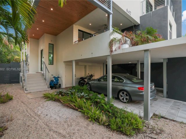 Дом в аренду по адресу 640 Fernwood Rd - фото 7439406