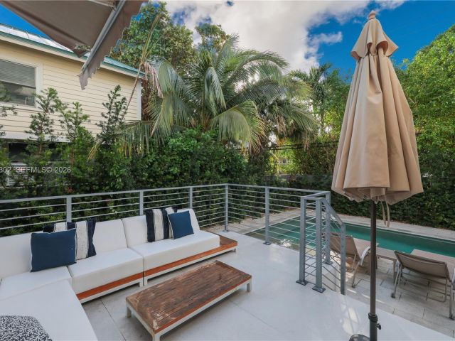 Дом в аренду по адресу 640 Fernwood Rd - фото 7439408