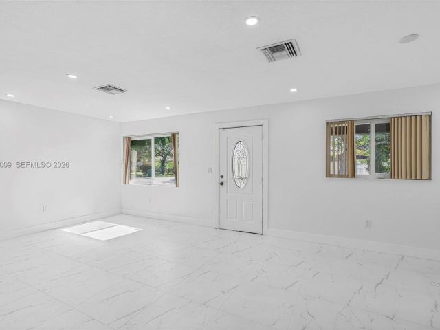 Дом в аренду по адресу 2901 SW 92nd Ave 0 - фото 7432465