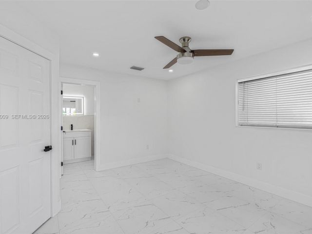 Дом в аренду по адресу 2901 SW 92nd Ave 0 - фото 7432472