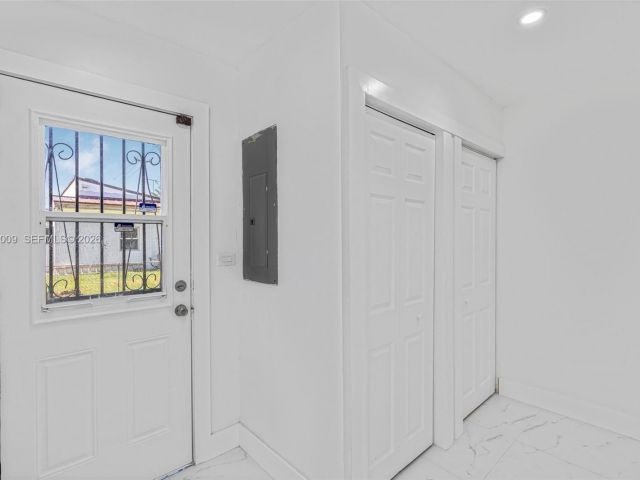 Дом в аренду по адресу 2901 SW 92nd Ave 0 - фото 7432479