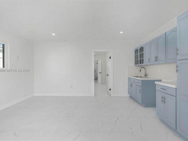 Дом в аренду по адресу 2901 SW 92nd Ave 0 - фото 7432481