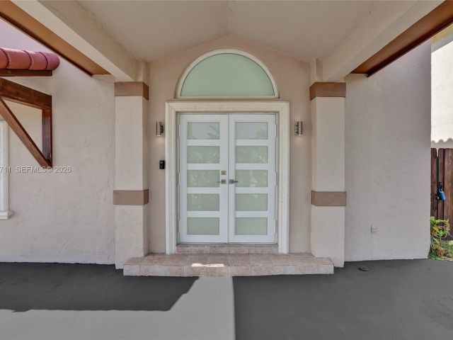 Продажа дома по адресу 15502 SW 137th Pl - фото 7446029