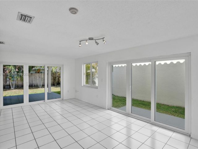 Продажа дома по адресу 15502 SW 137th Pl - фото 7446034