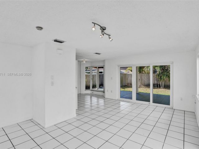 Продажа дома по адресу 15502 SW 137th Pl - фото 7446035