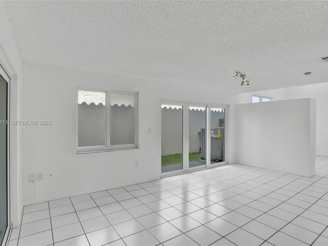 Продажа дома по адресу 15502 SW 137th Pl - фото 7446037