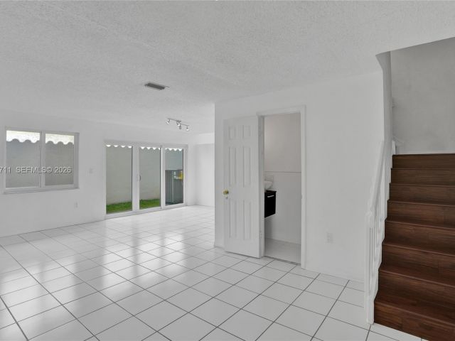 Продажа дома по адресу 15502 SW 137th Pl - фото 7446038