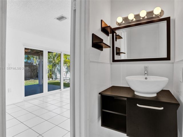 Продажа дома по адресу 15502 SW 137th Pl - фото 7446039