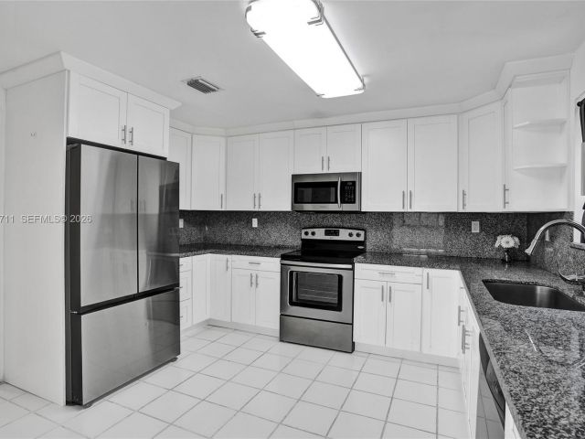 Продажа дома по адресу 15502 SW 137th Pl - фото 7446040