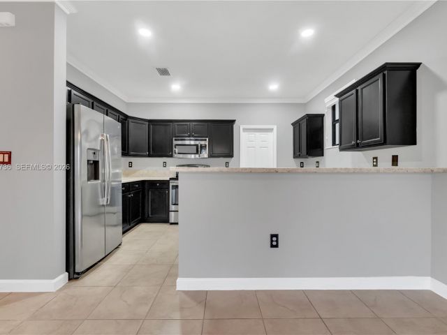 Дом в аренду по адресу 3401 SE 5th St 3401 - фото 7432711