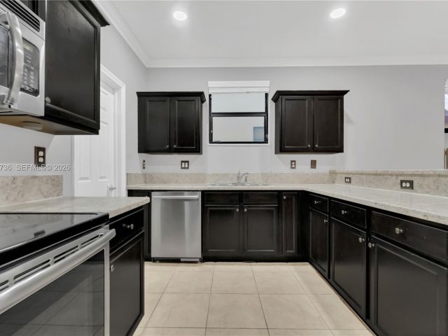 Дом в аренду по адресу 3401 SE 5th St 3401 - фото 7432713