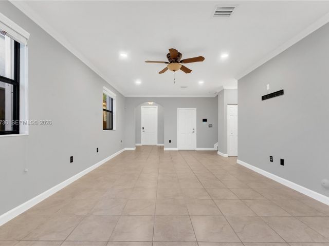 Дом в аренду по адресу 3401 SE 5th St 3401 - фото 7432715