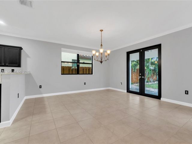 Дом в аренду по адресу 3401 SE 5th St 3401 - фото 7432716