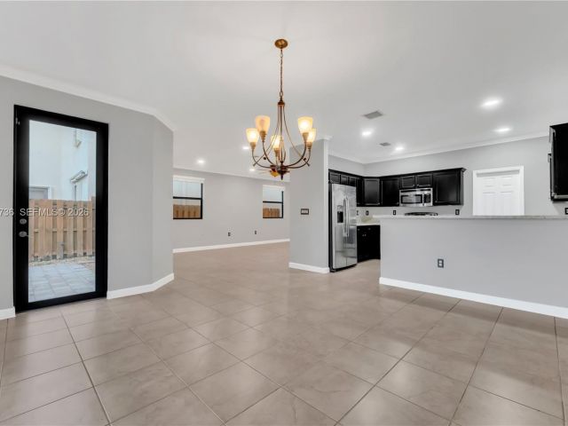 Дом в аренду по адресу 3401 SE 5th St 3401 - фото 7432718