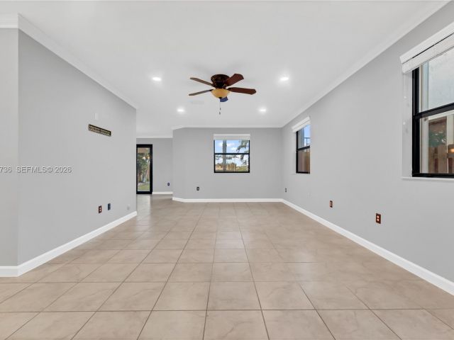 Дом в аренду по адресу 3401 SE 5th St 3401 - фото 7432719