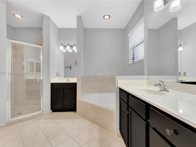 Дом в аренду по адресу 3401 SE 5th St 3401 - фото 7432722