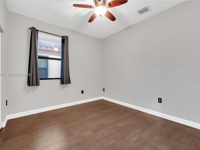 Дом в аренду по адресу 3401 SE 5th St 3401 - фото 7432725