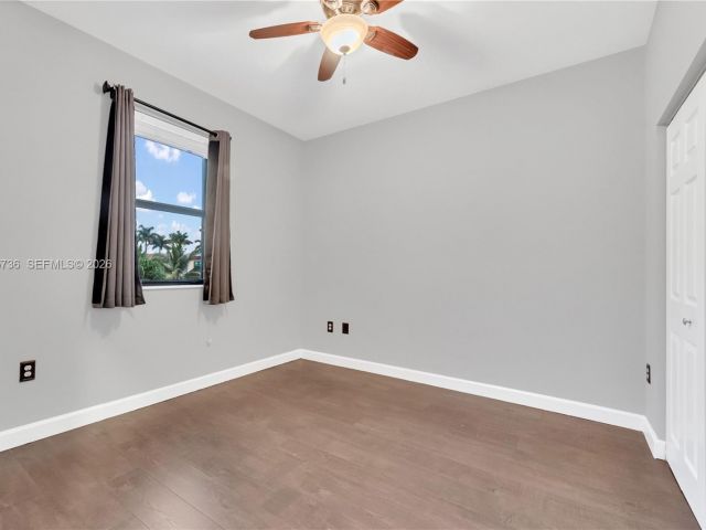 Дом в аренду по адресу 3401 SE 5th St 3401 - фото 7432726