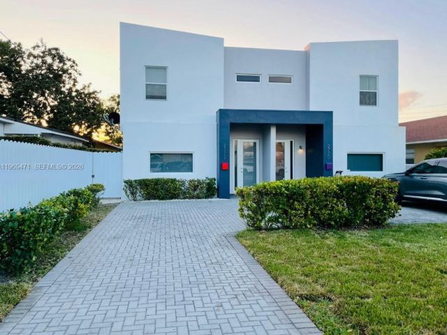 Дом в аренду по адресу 2772 SW 31st Ct 2772 - фото 7432746