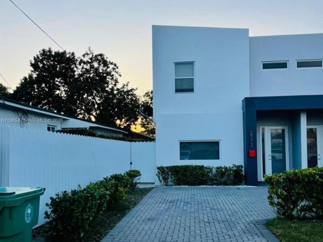 Дом в аренду по адресу 2772 SW 31st Ct 2772 - фото 7432750