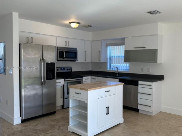 Дом в аренду по адресу 2772 SW 31st Ct 2772 - фото 7432753