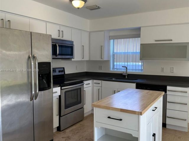 Дом в аренду по адресу 2772 SW 31st Ct 2772 - фото 7432754