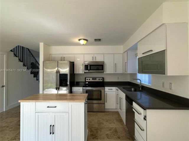 Дом в аренду по адресу 2772 SW 31st Ct 2772 - фото 7432755